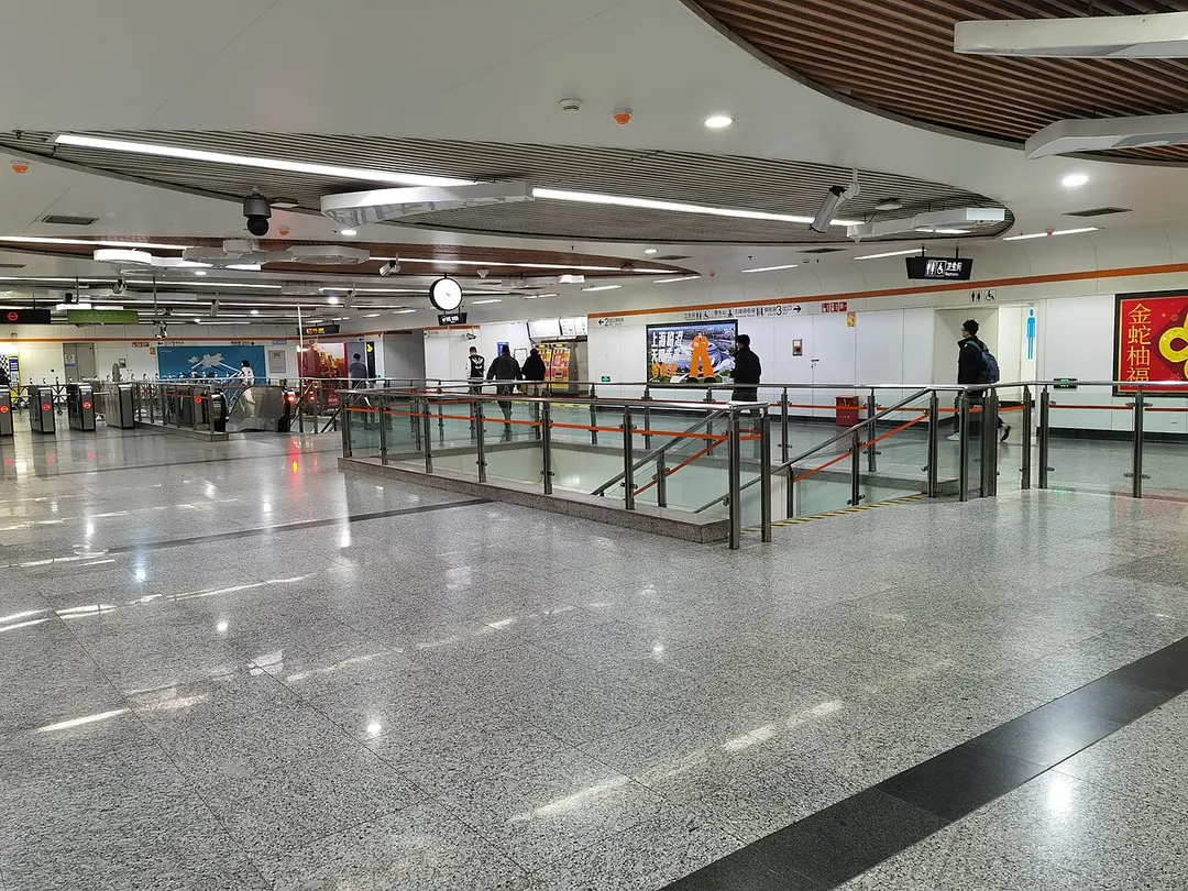 Shanghai University station