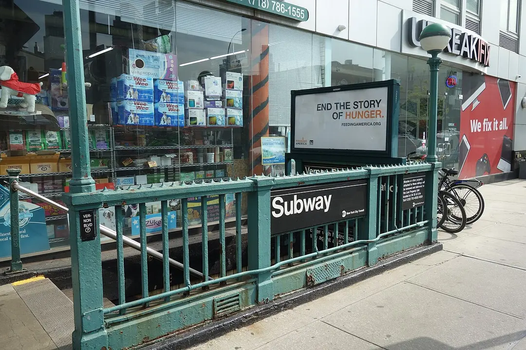 Vernon Boulevard–Jackson Avenue