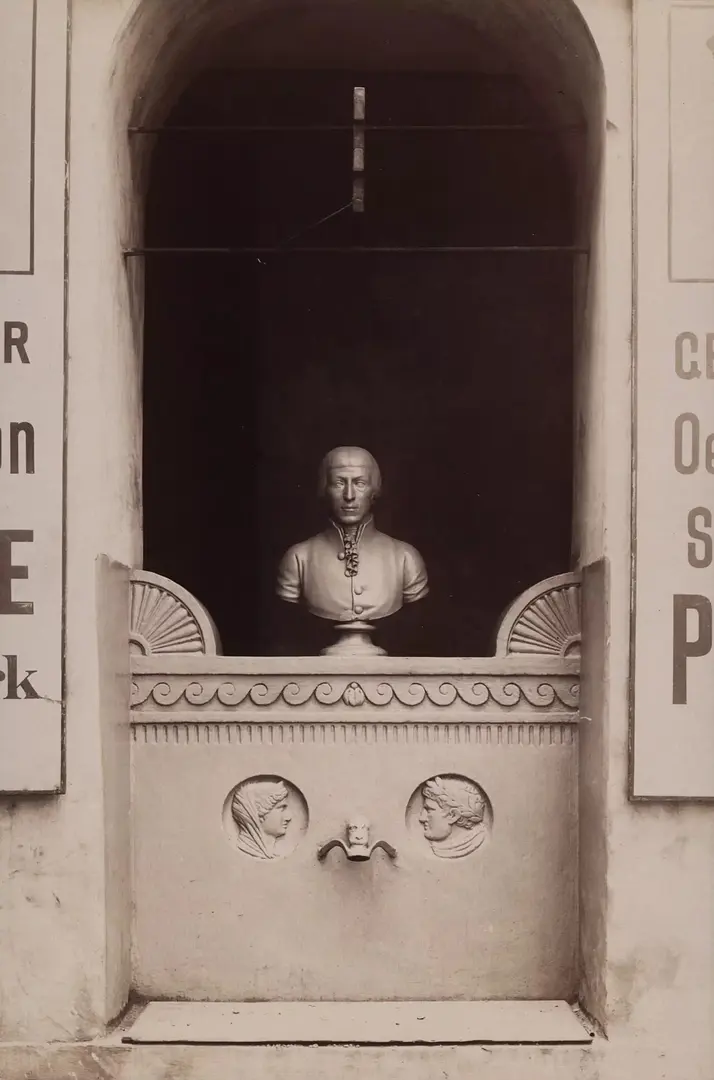 Mädlspergerhof mit Heniksteinbrunnen