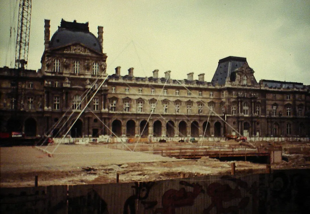 Pyramide im Louvre