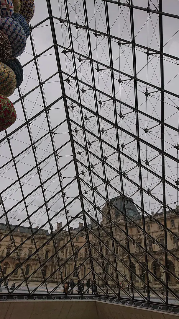 Pyramide im Louvre