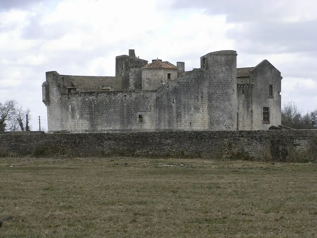 Château fort de Saint-Jean-d'Angle