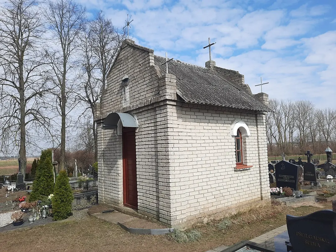 Romaškių kapinių koplyčia