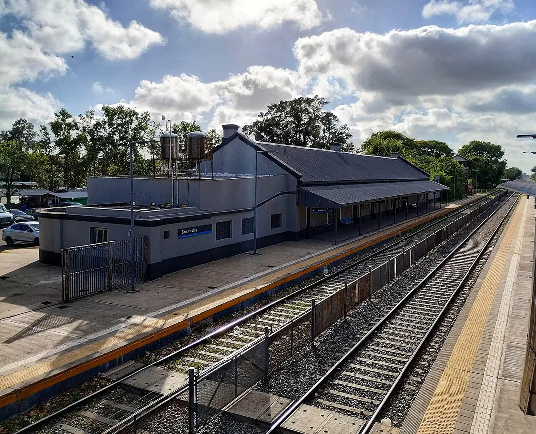 San Nicolás R train station