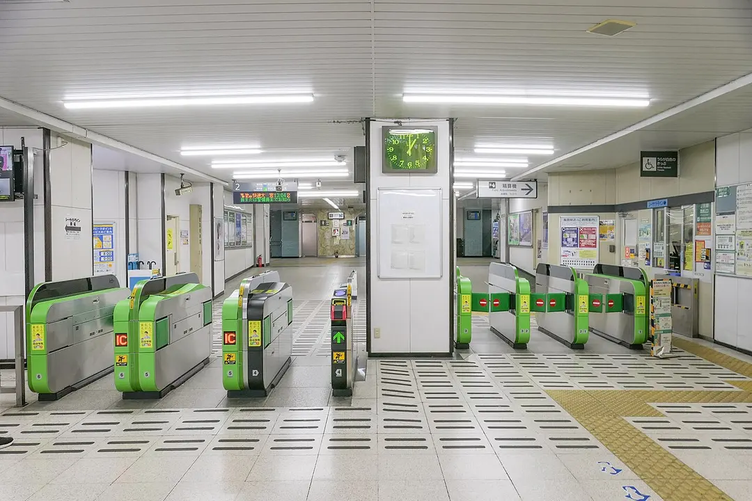 Bahnhof Shin-Sugita