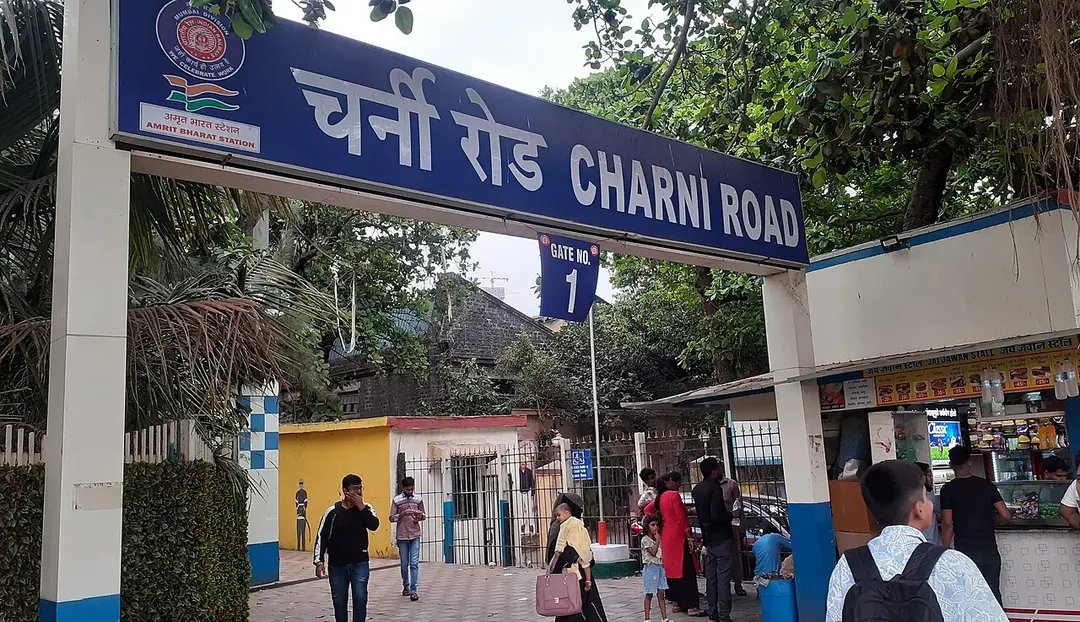 Charni Road railway station