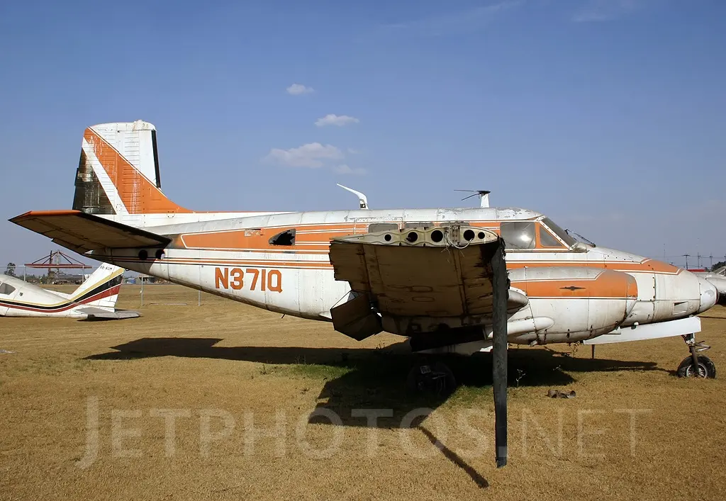 Beechcraft Queen Air A-80
