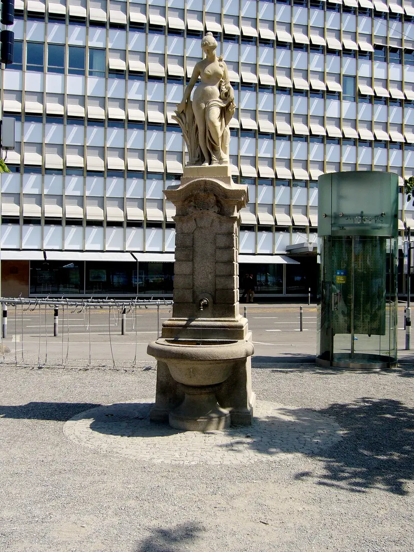 Brunnen mit Wassernymphe