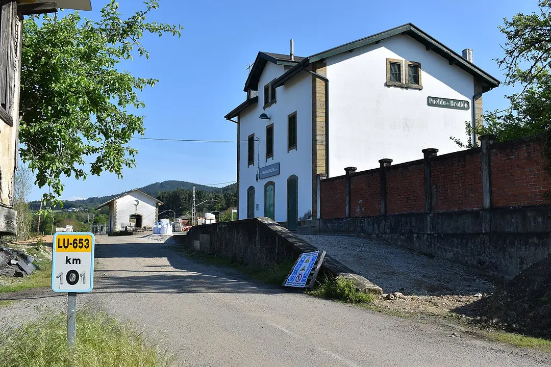 A Pobra do Brollón railway station