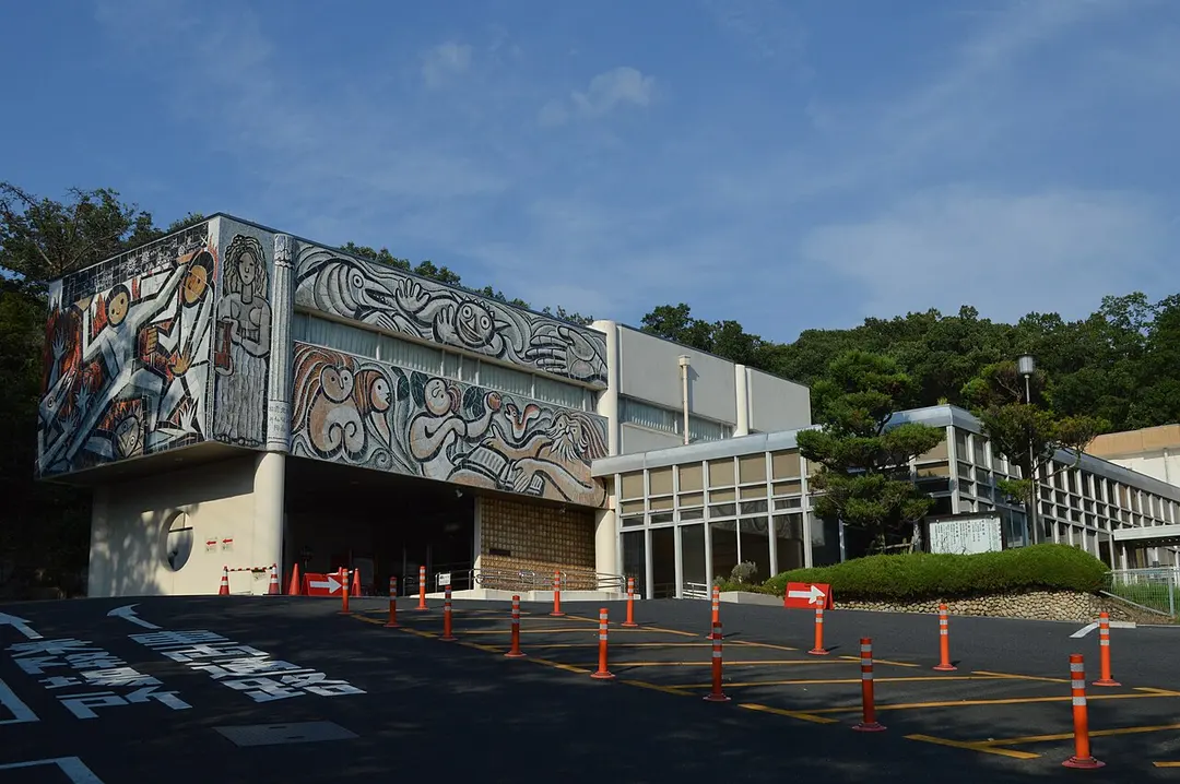 瀬戸市立図書館