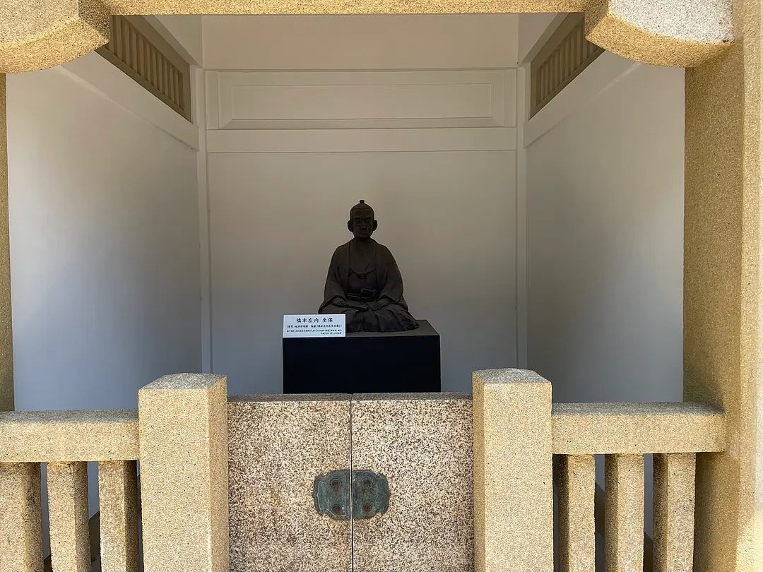 橋本左内の墓旧套堂