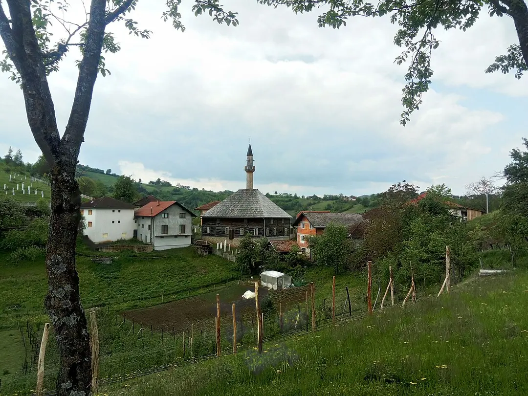 Stara drvena džamija