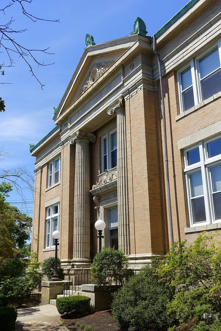 Middleborough Public Library