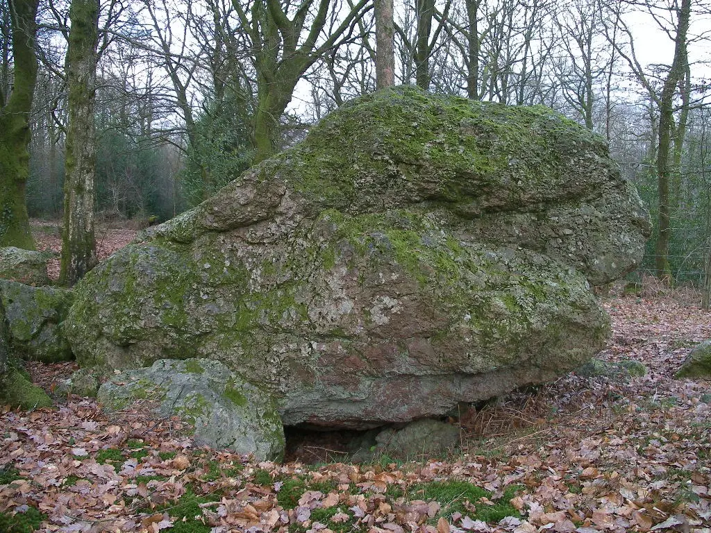 Dolmen dit Pierre Dialan
