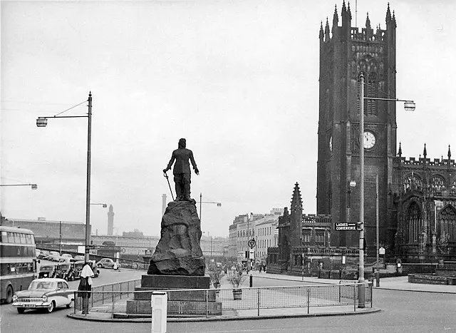 Oliver Cromwell Statue