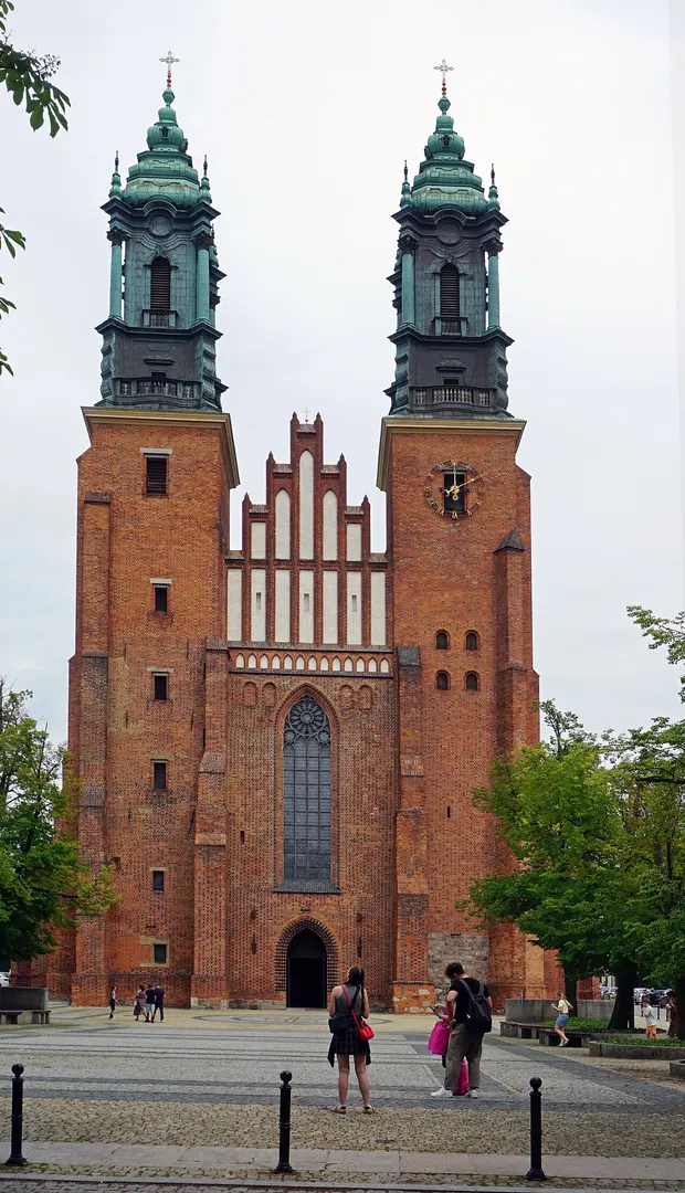 Bazylika Archikatedralna Świętych Apostołów Piotra i Pawła