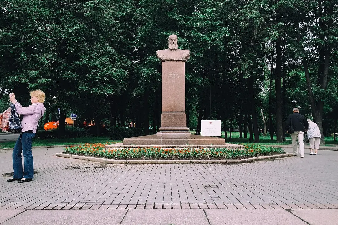 Н. Е. Жуковскому