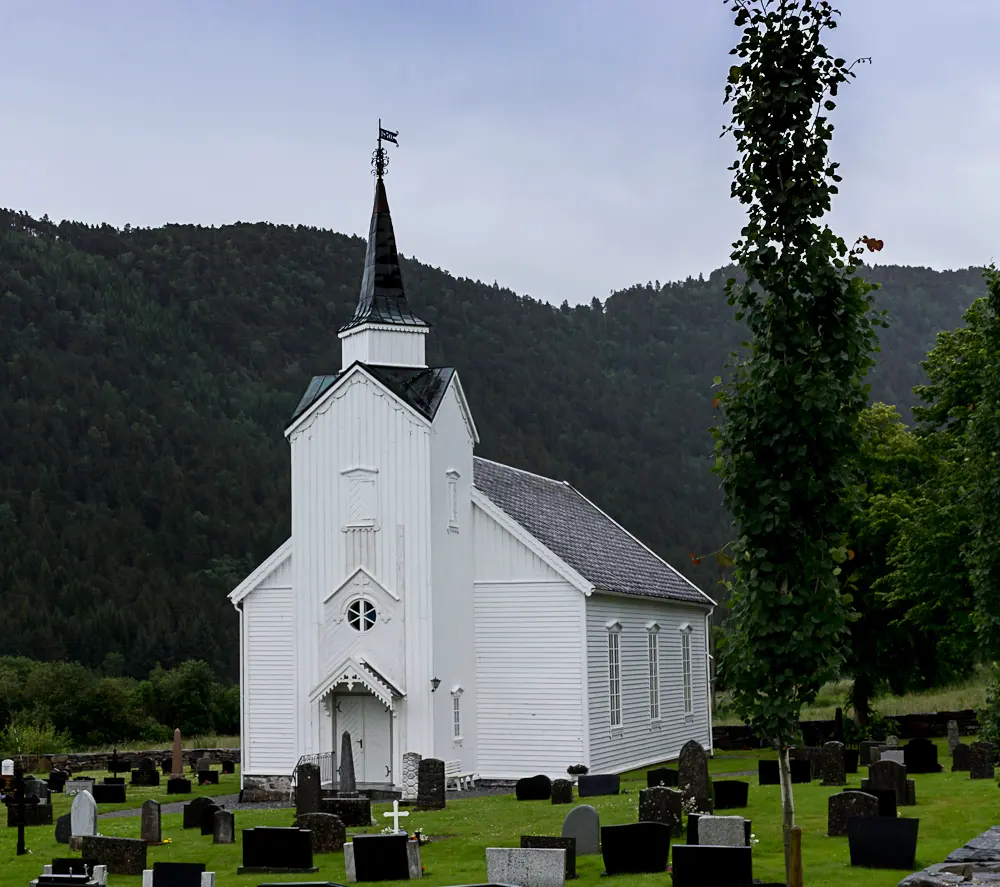 Vågstranda Church
