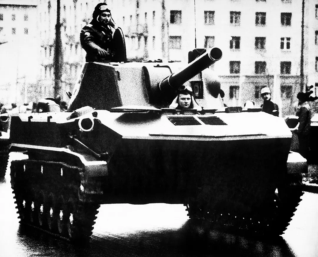 120 мм самохідна артилерійська десантна гармата 2С9 "Нона"