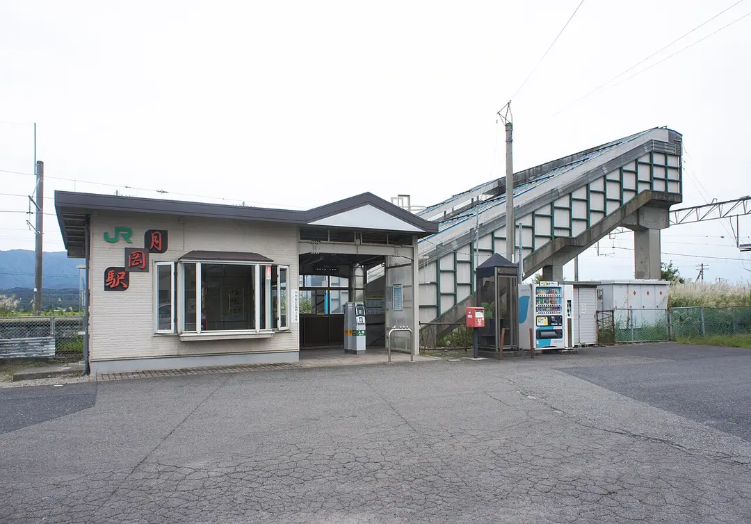 Tsukioka Station