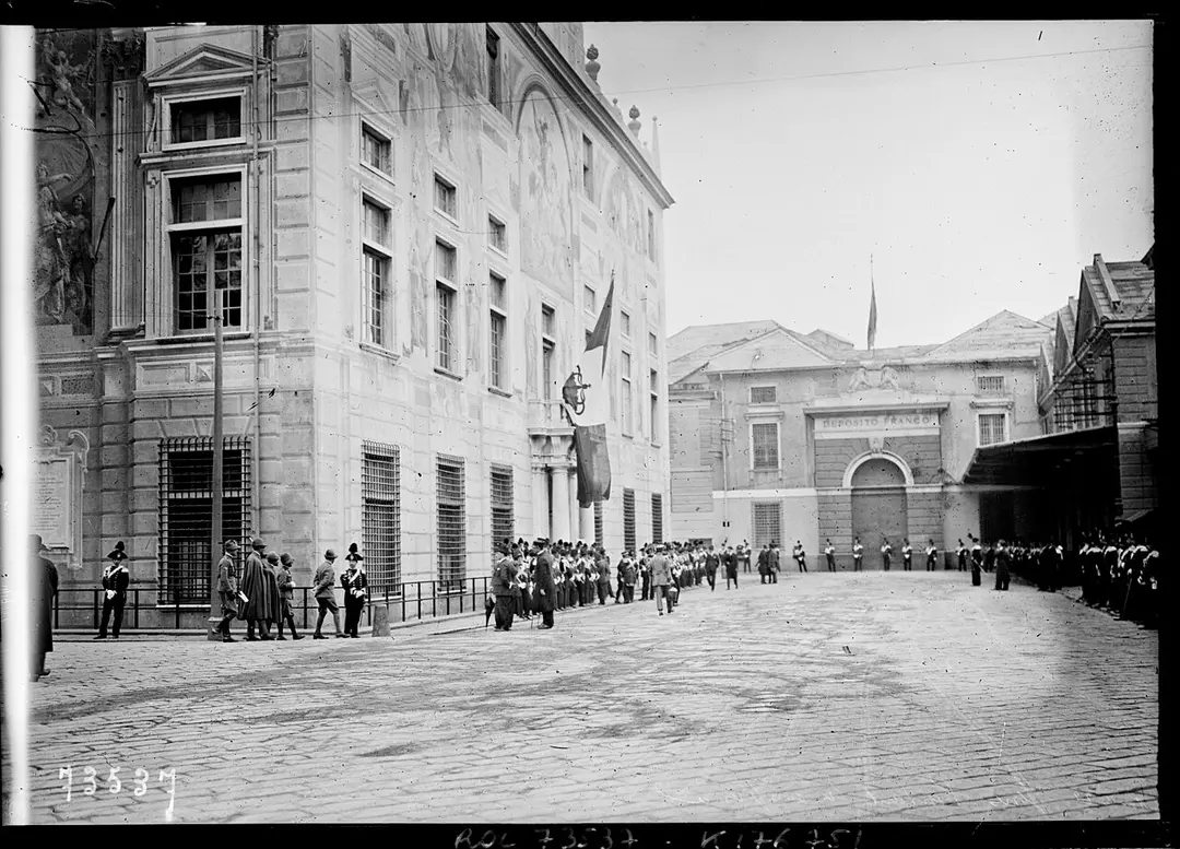Piazza Caricamento