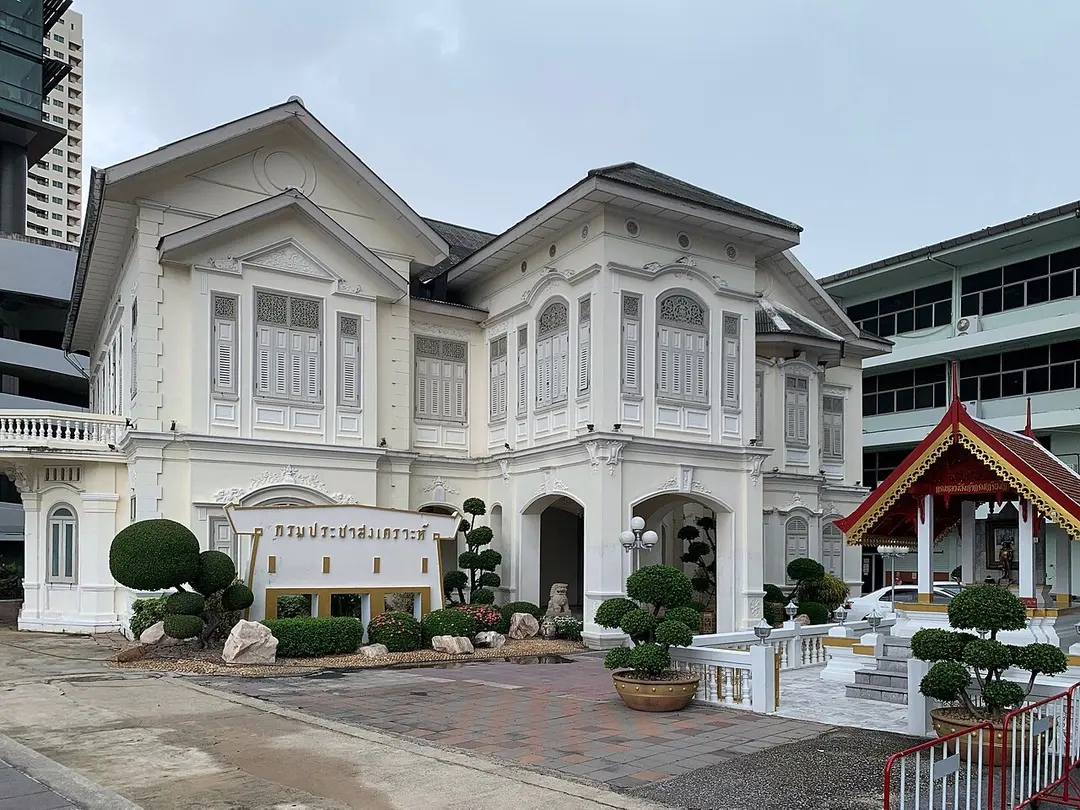 Saphan Khao Palace