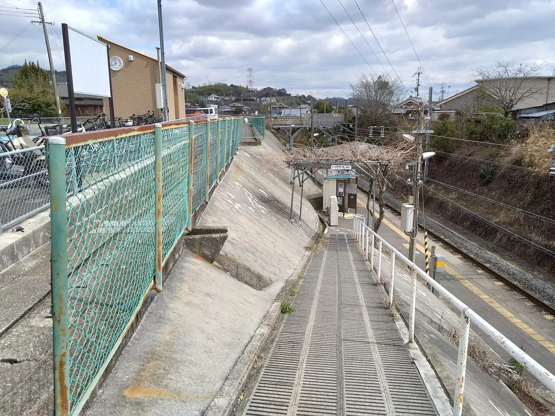 Nakaiburi Station