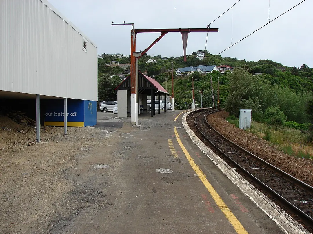 Crofton Downs railway station