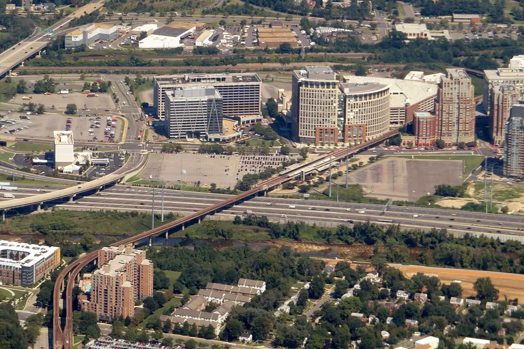 Eisenhower Avenue