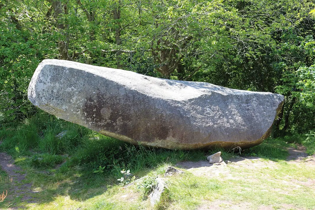 Bateau de pierre de Saint-Conogan