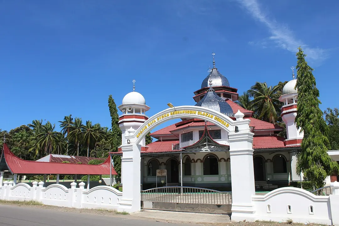 Raya Syekh Burhanuddin Mosque