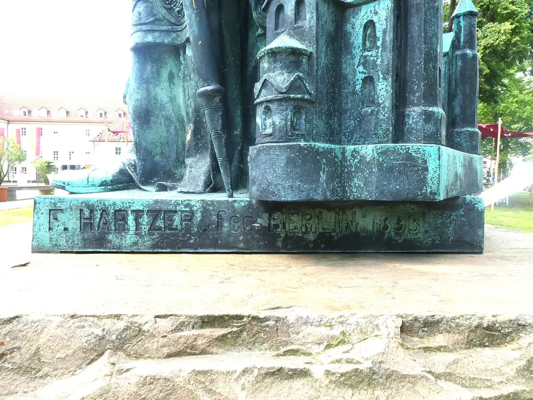 Bernwardsdenkmal