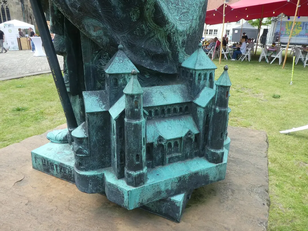 Bernwardsdenkmal