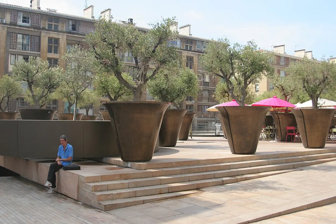 place Jules-Verne