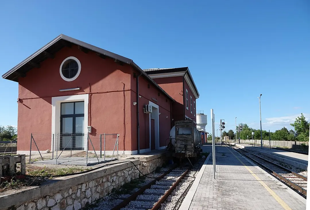 Mellitto railway station