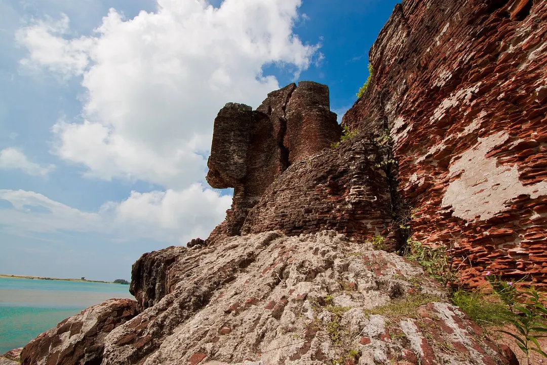 Alamparai Fort