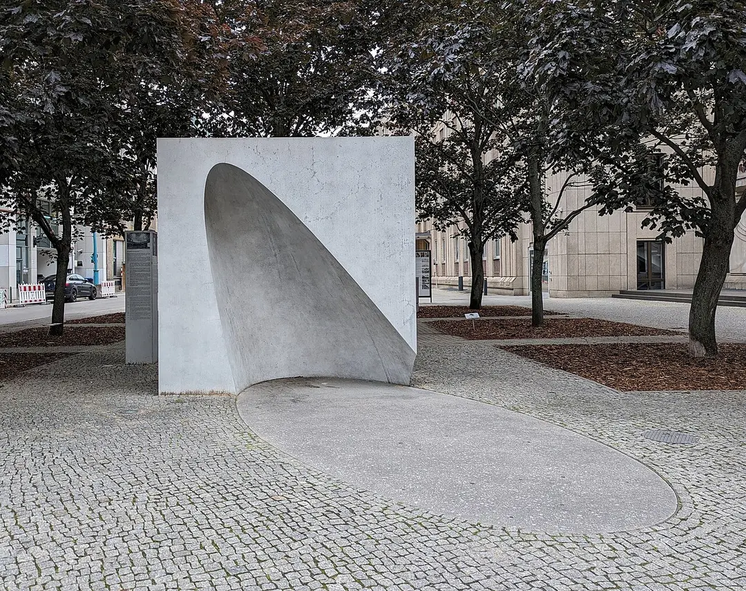 Denkzeichen für die Gründungsväter des Friedrichstadt-Palastes