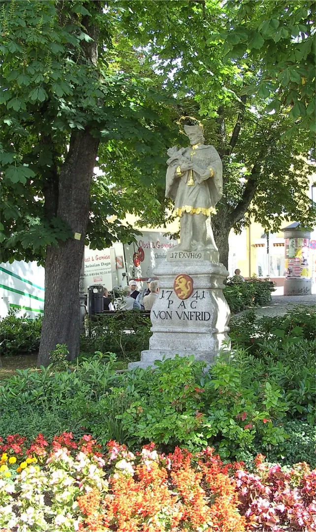 Nepomukstatue