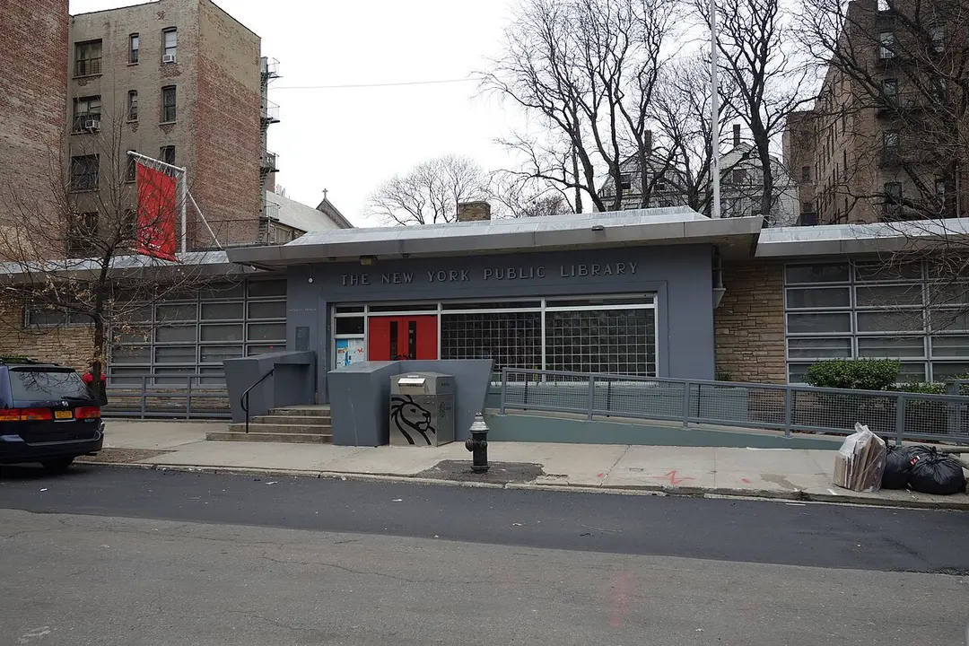 Mosholu Library