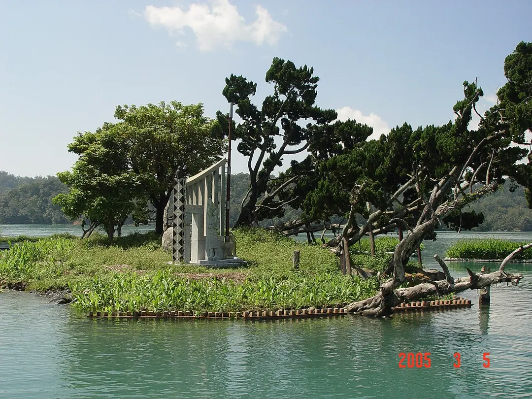 拉魯島