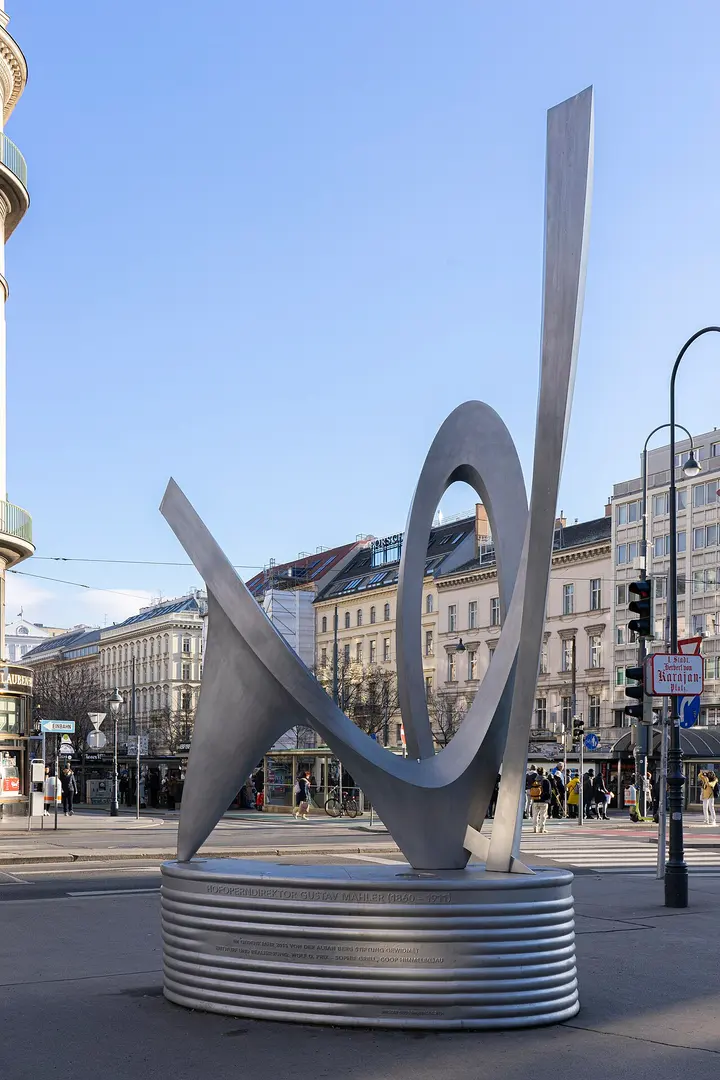 Herbert-von-Karajan-Platz