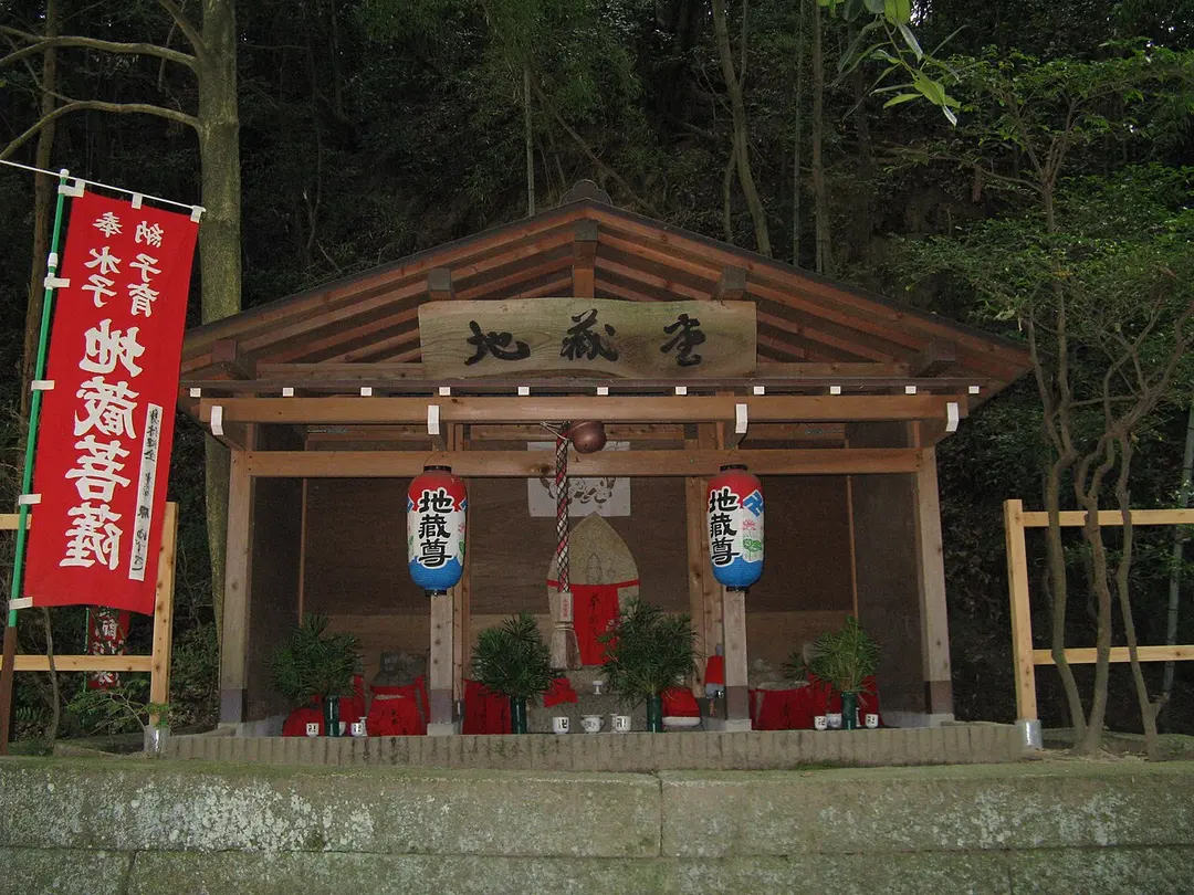 Shishikutsu-ji Temple