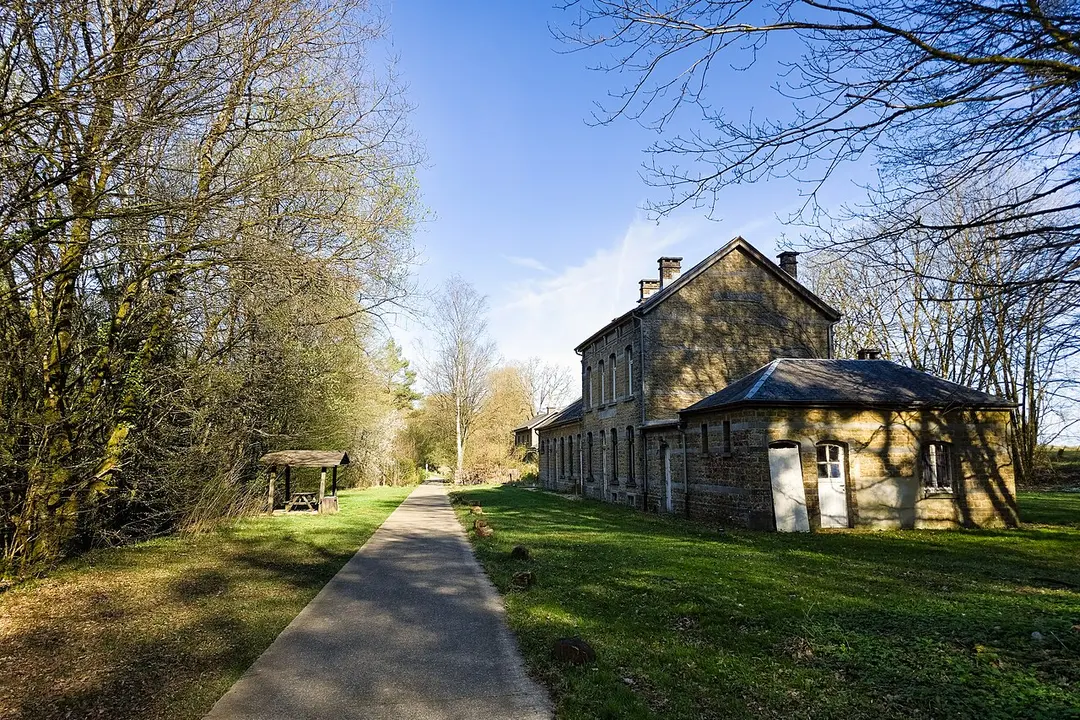 Buzenol railway station