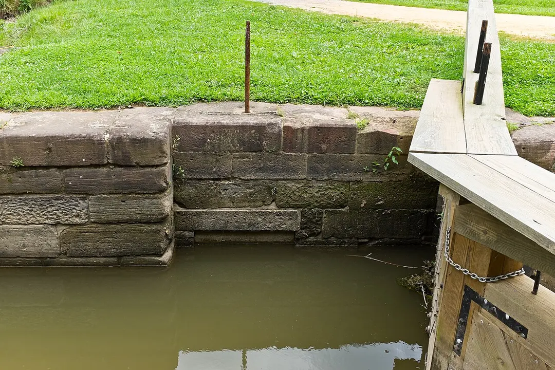 Lock 22: Pennyfield Lock