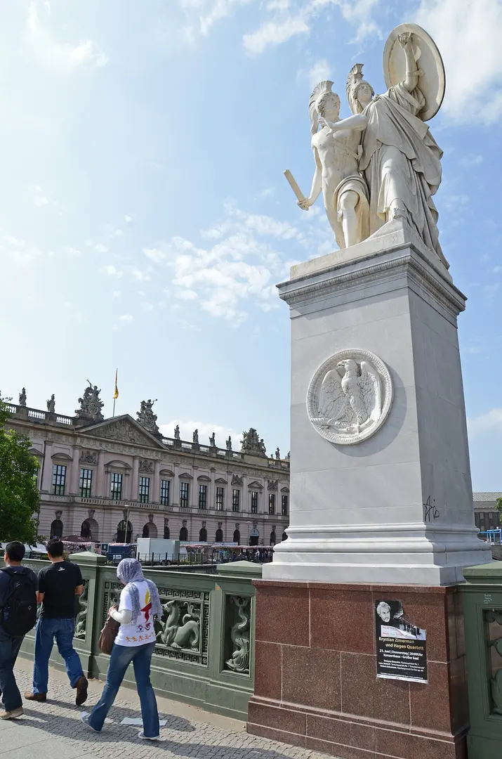 Der junge Held wird von Athena beschützt