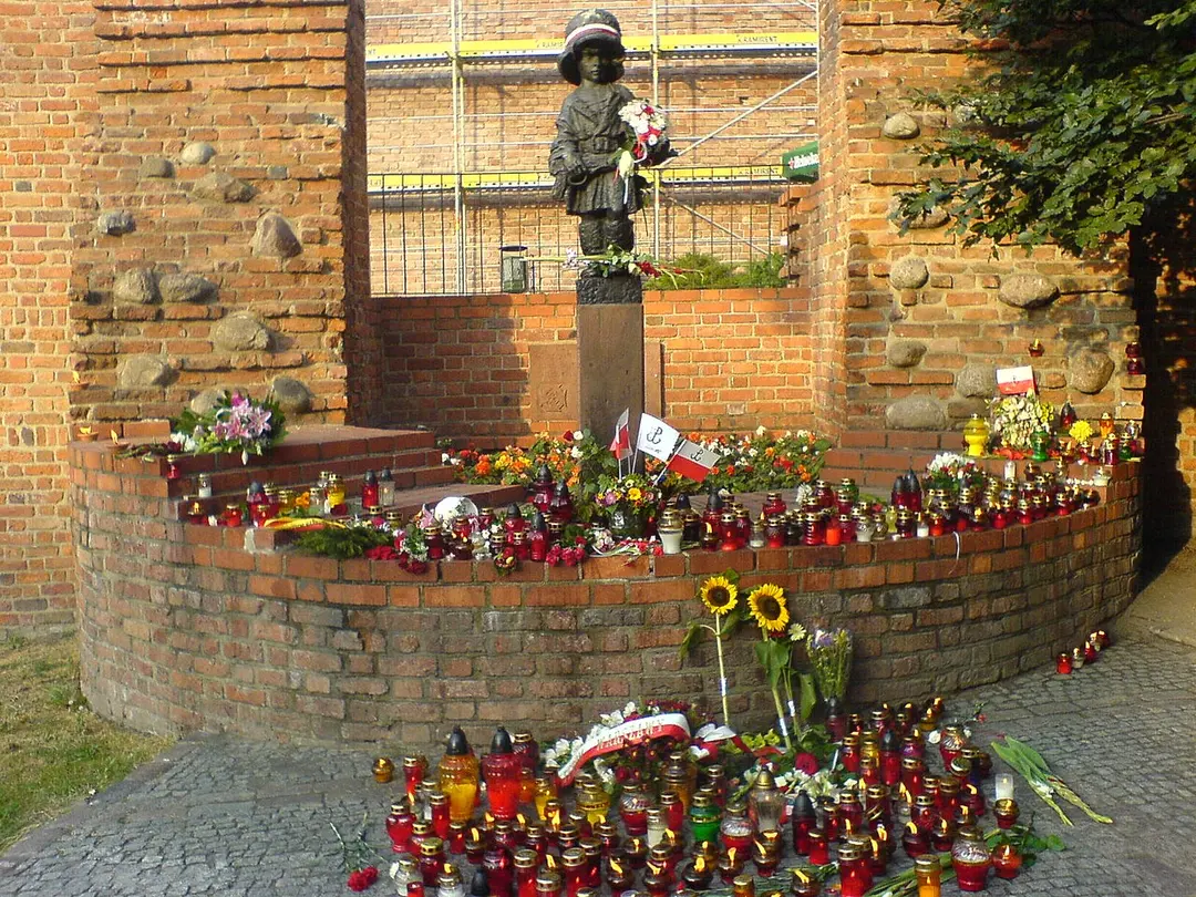 Statue of the Little Insurgent