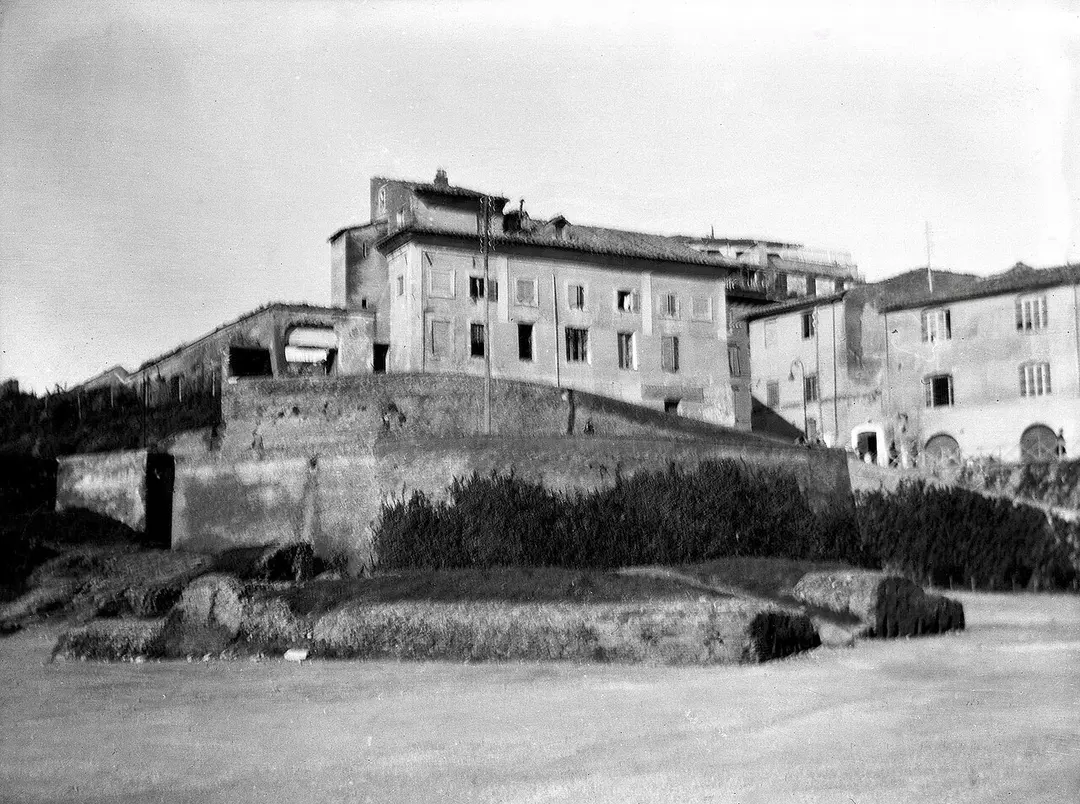Sockel des Koloss des Nero