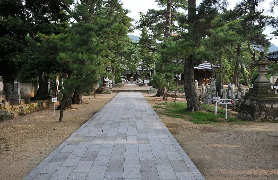 80 Sanuki Kokubun-ji