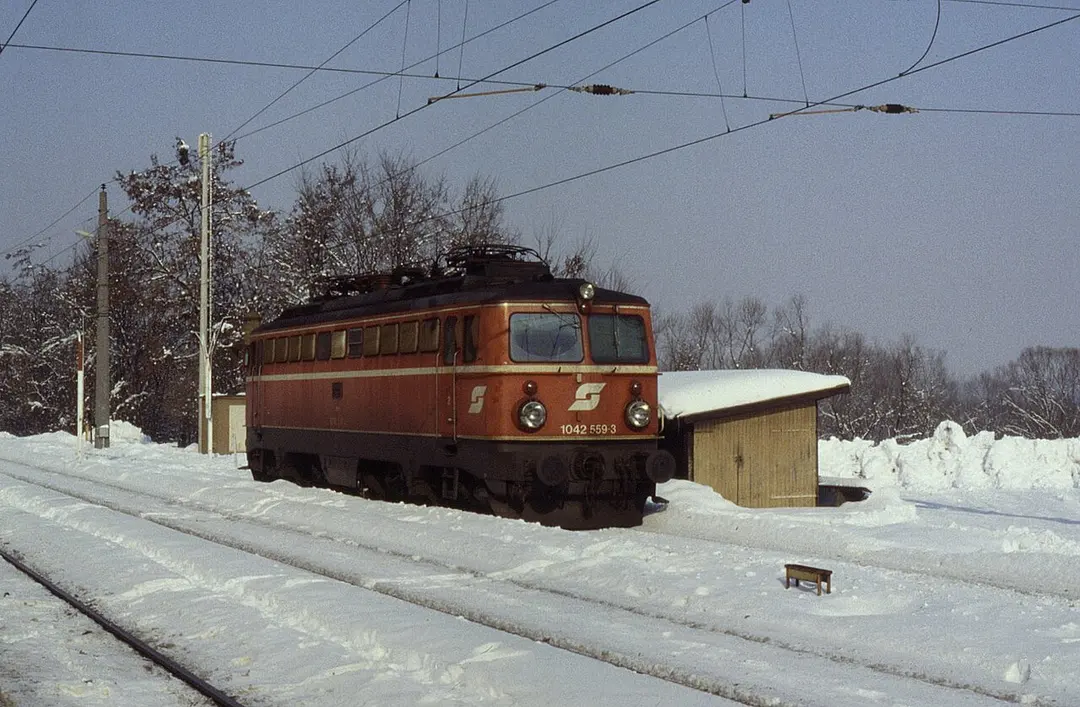 Spielfeld-Straß railway station