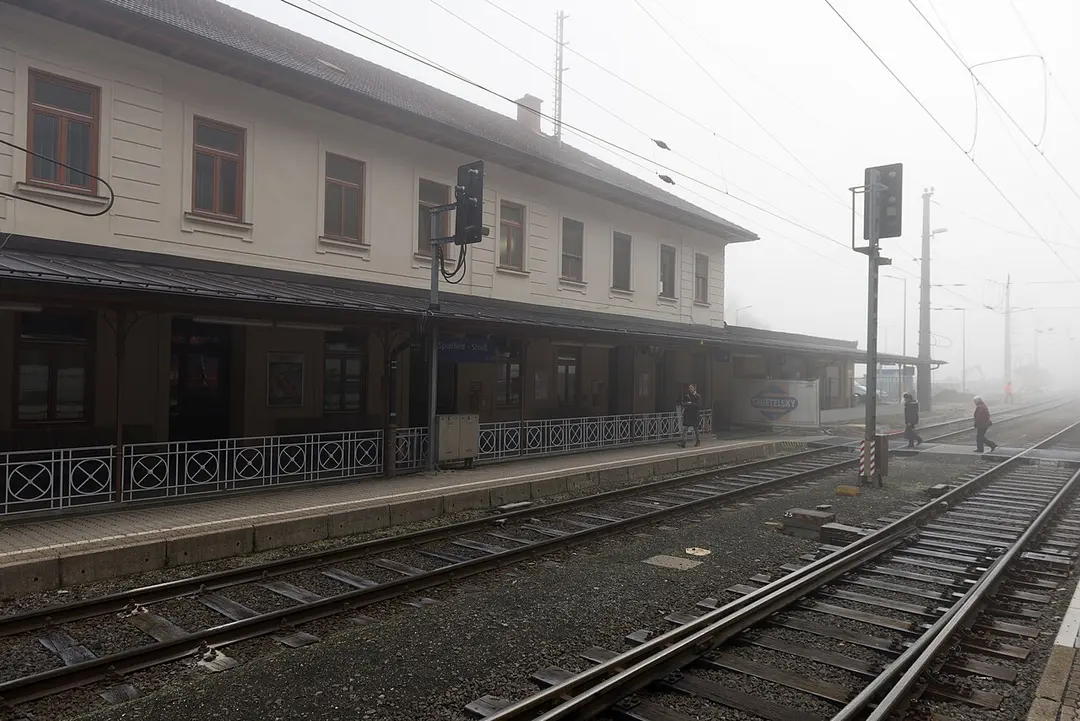 Spielfeld-Straß railway station